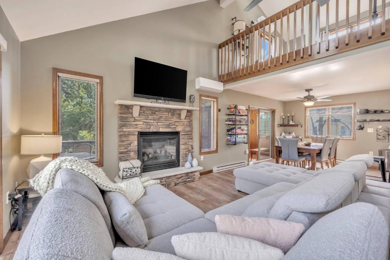 Steps To The House, Hot Tub, Game Room, Deck