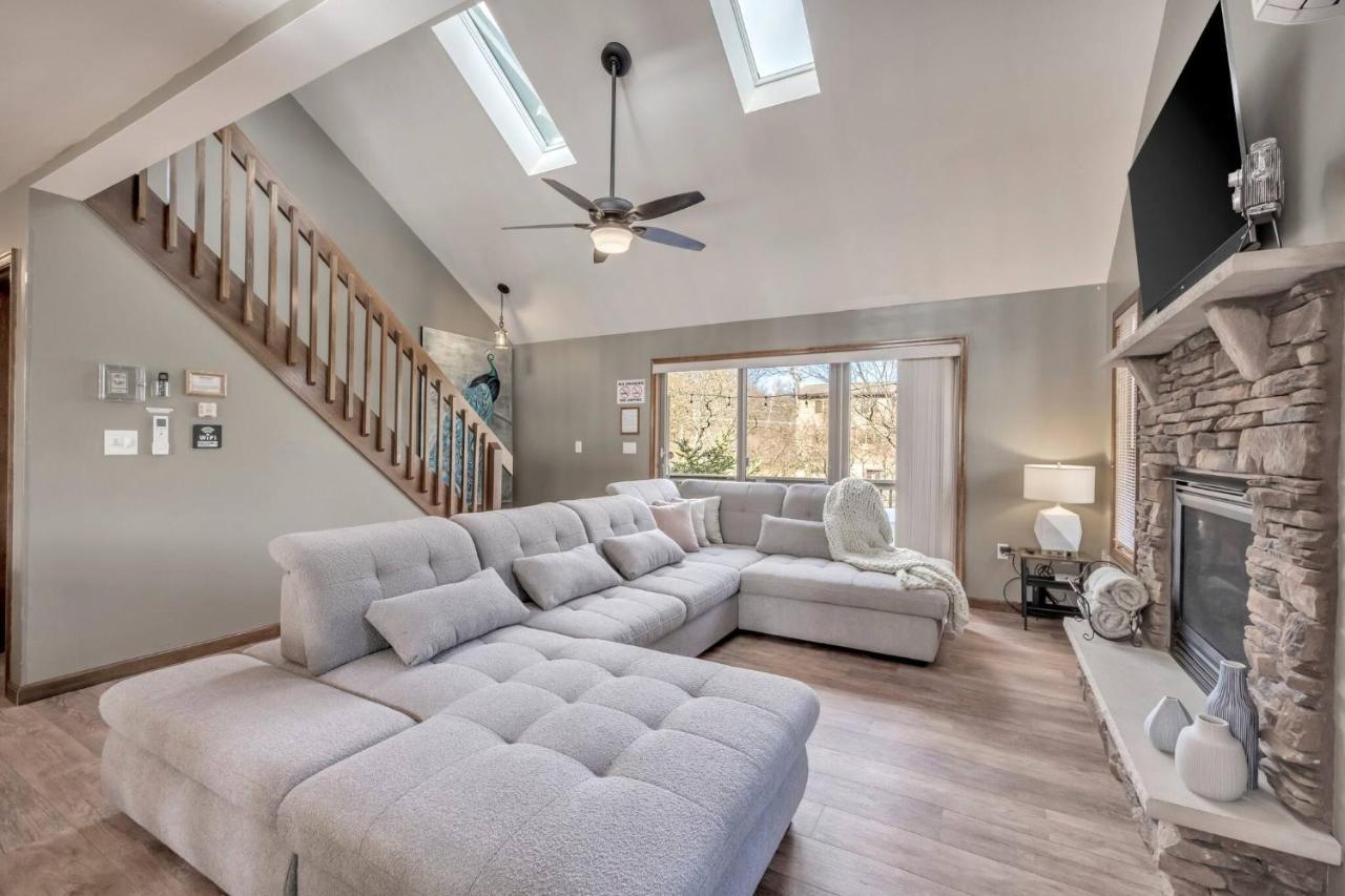 Steps To The House, Hot Tub, Game Room, Deck Holiday home *