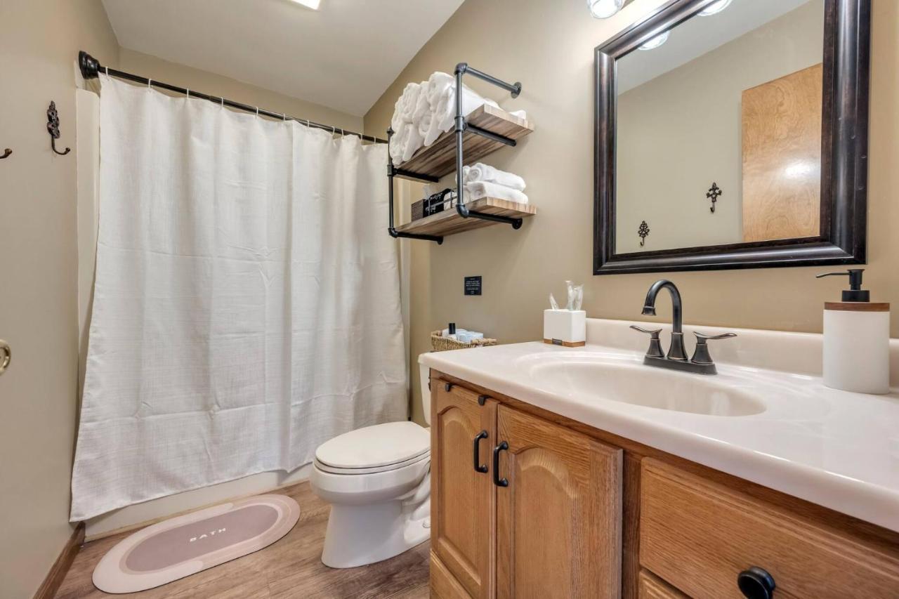 Steps To The House, Hot Tub, Game Room, Deck